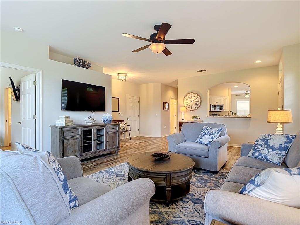 20071 Seagrove ST 1001 photo 11 of 48