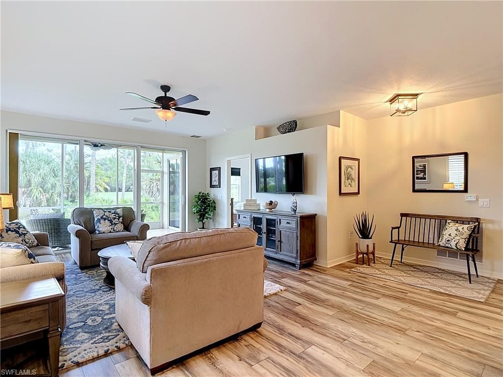 20071 Seagrove ST 1001 photo 8 of 48