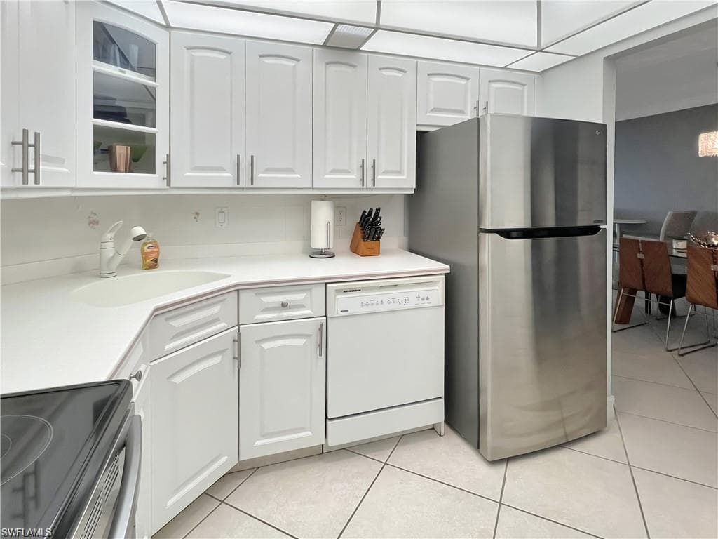 320 Seaview CT 608 photo 9 of 29
