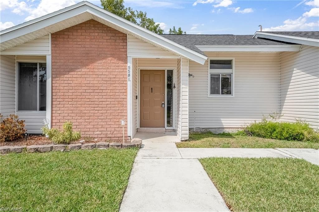 5581 Longleaf DR photo 2 of 32