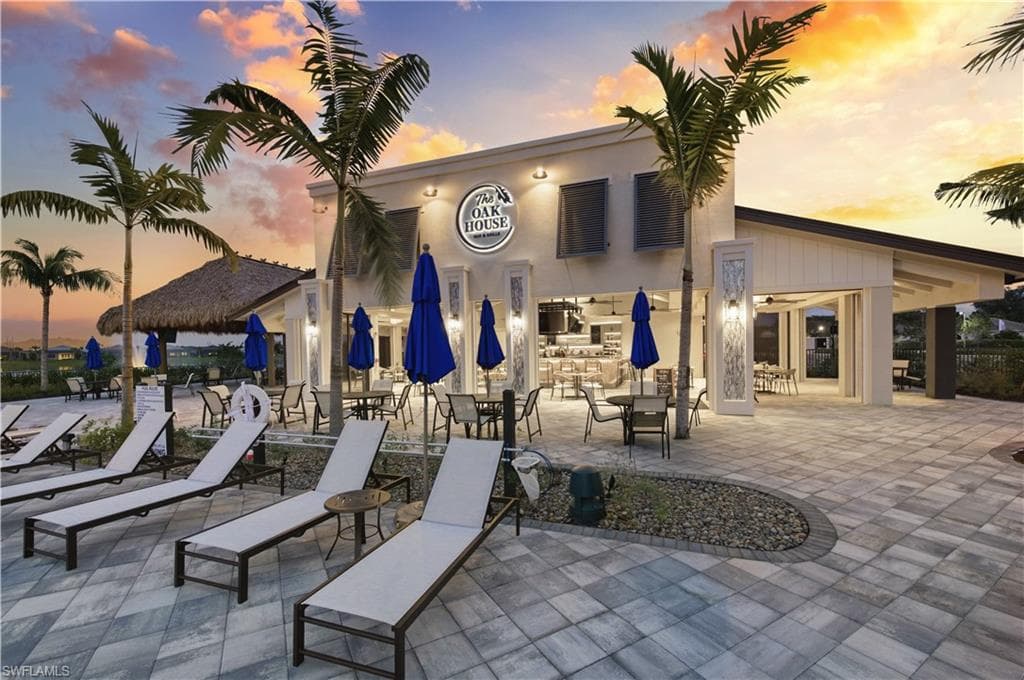 The Oak House Bar & Grille