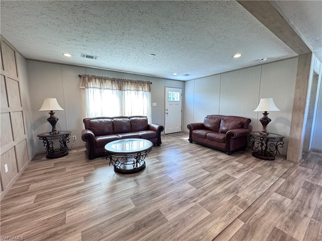 220 N Zambria ST photo 5 of 18