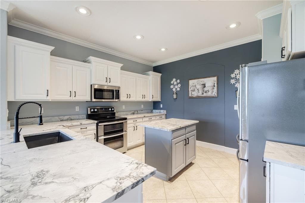 13859 Farnese DR photo 5 of 46
