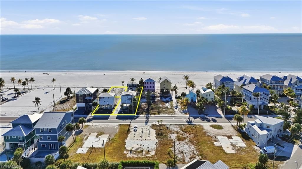 Beachfront properties with direct access to the white sand beach and ocean