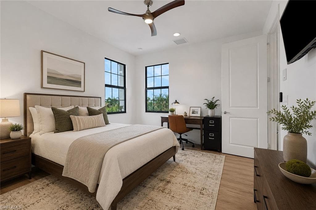 Private 2nd floor guest bedroom with full bath and access to the loft area