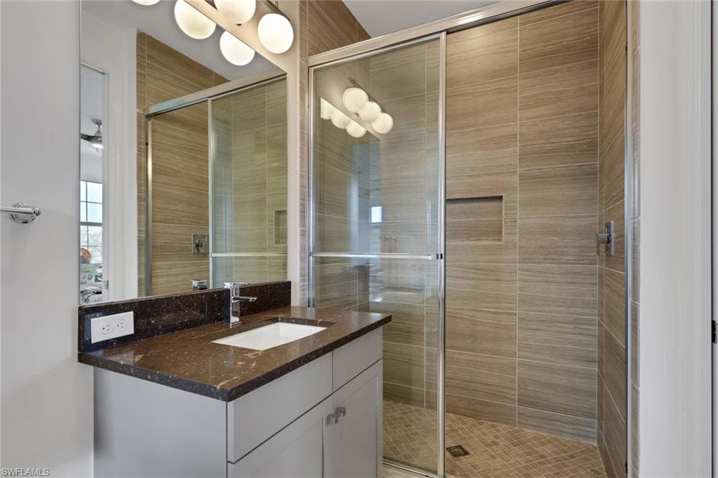 Full bathroom upstairs that connects to the guest bedroom and loft!