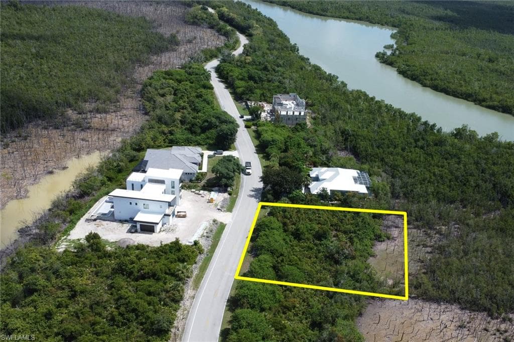 792 Whiskey Creek DR photo 9 of 32