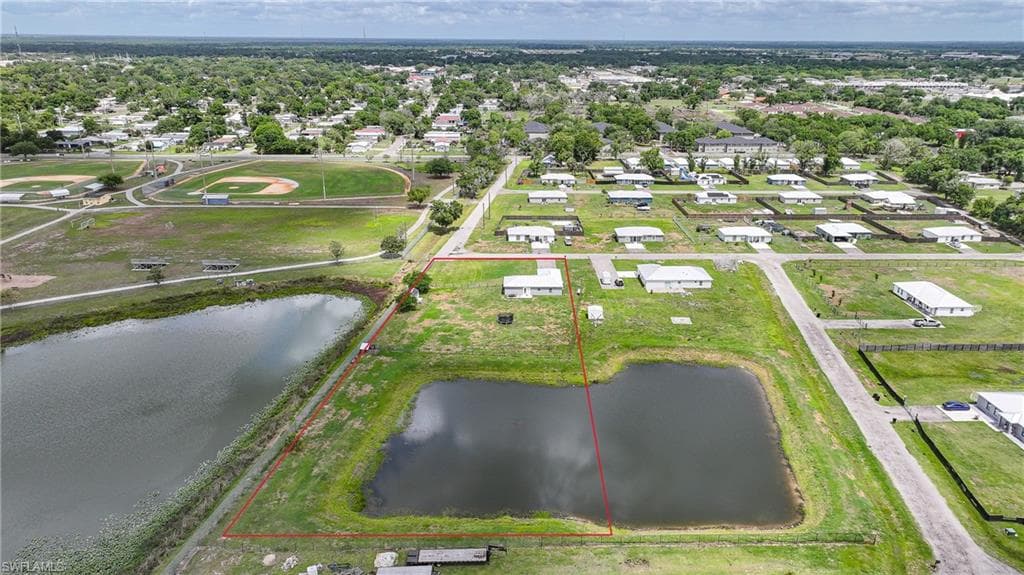 1601 SE Sheila DR photo 2 of 28