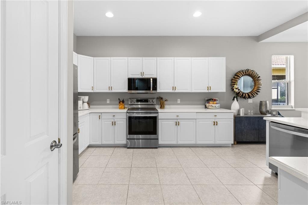 4208 Hampton LN photo 13 of 48
