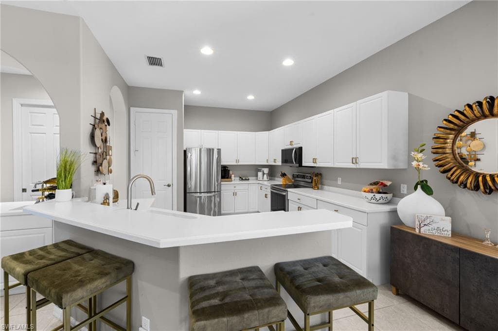 4208 Hampton LN photo 11 of 48