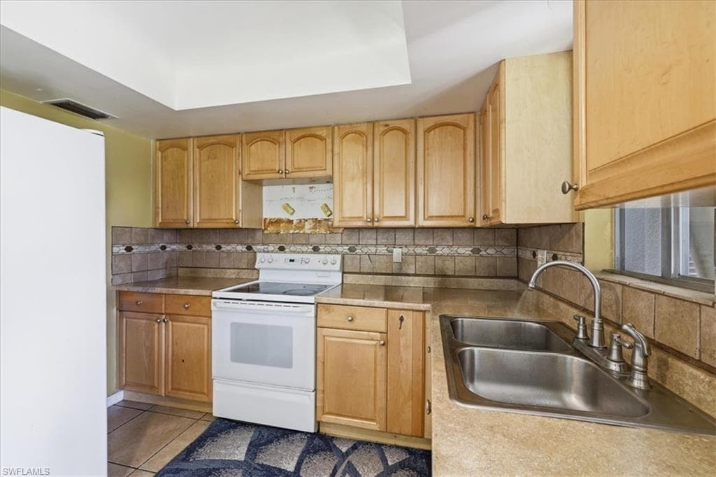 347 Joel BLVD 203 photo 14 of 26