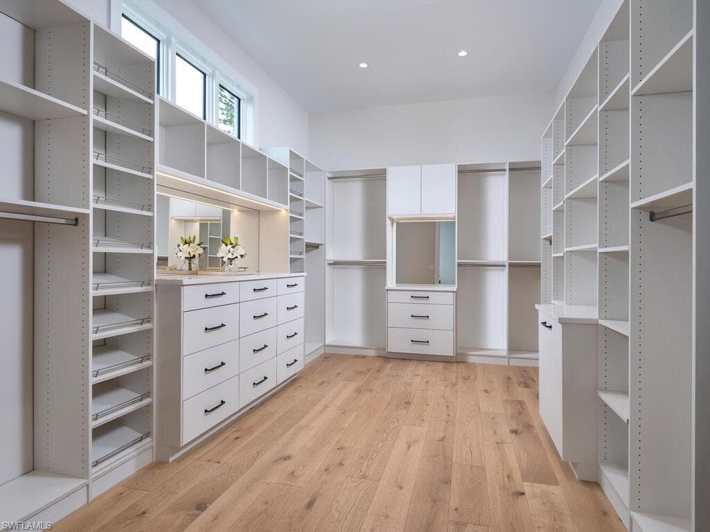 Walk in Closet 1