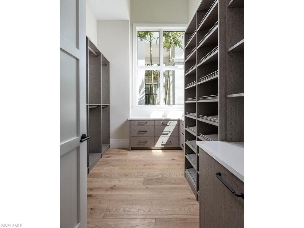 Walk in Closet 2
