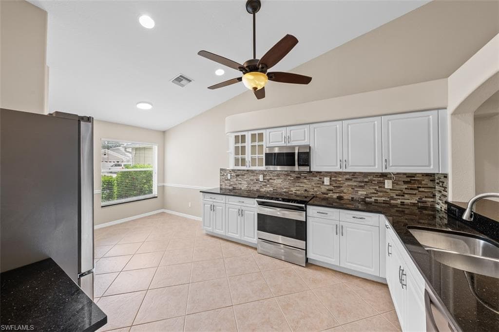 8471 Ibis Cove CIR M677 photo 6 of 28