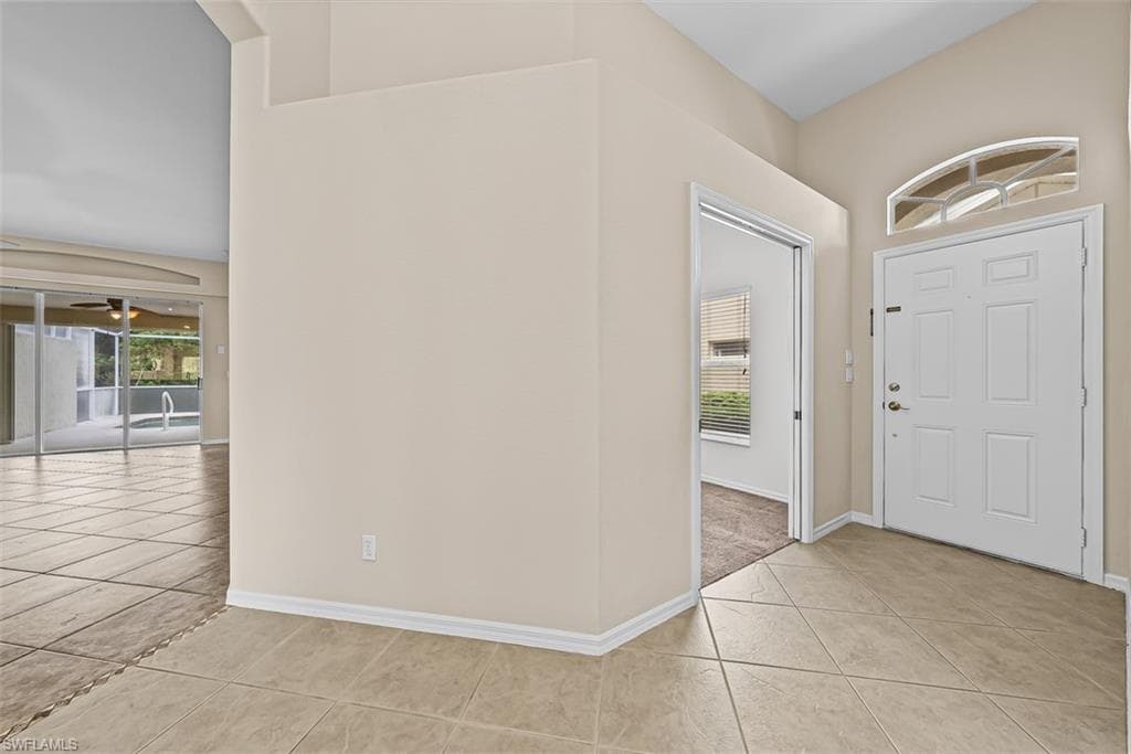 8471 Ibis Cove CIR M677 photo 5 of 28