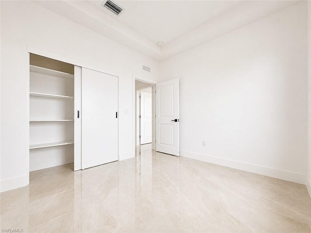 8022 SUNRISE CIR photo 16 of 24