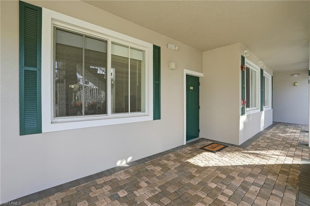 FIRST FLOOR ENTRY!