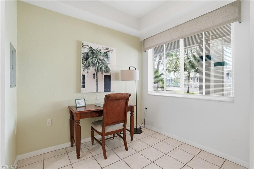 BREAKFAST ROOM, OR HOME OFFICE...