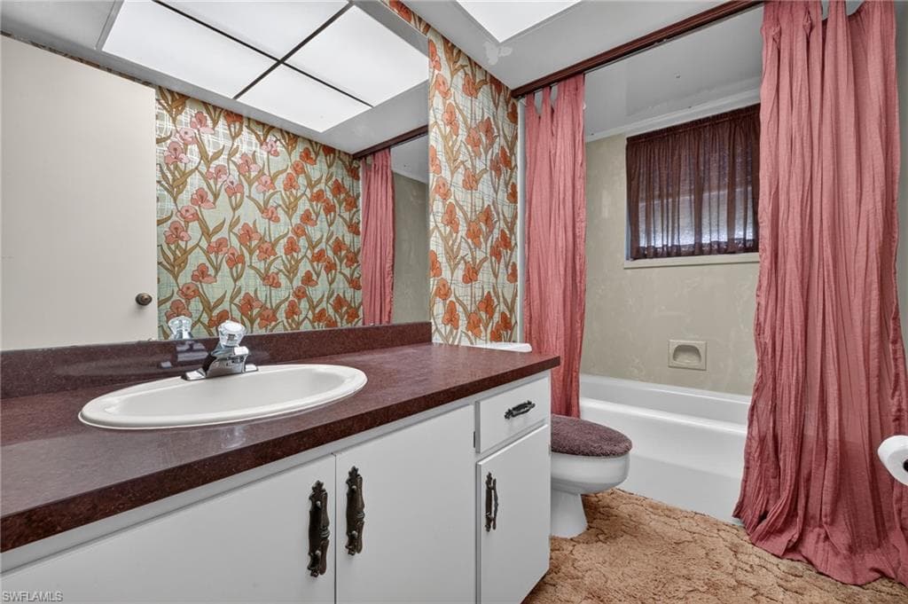 Bathroom featuring the Original Wallpaper from the 80's & Bathtub / Shower Combo