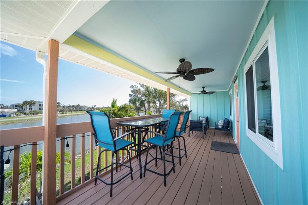 Upper deck private each side