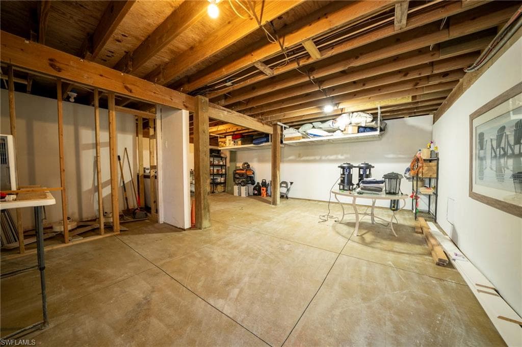 Left side under building storage has enough room for a studio or Arts and crafts room