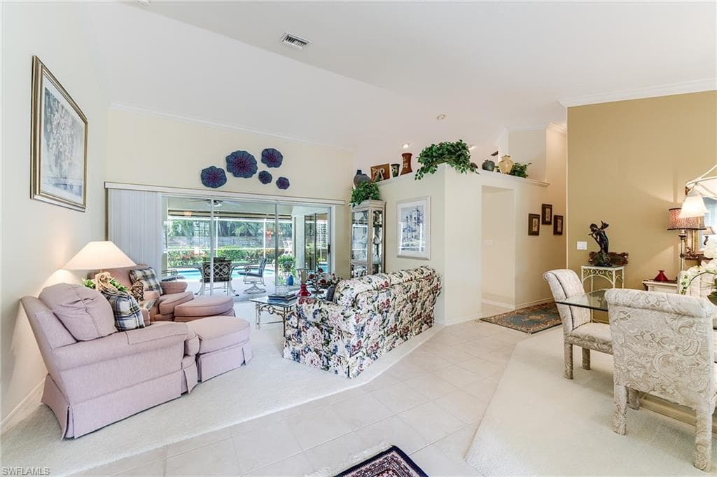 Living / Dining Area