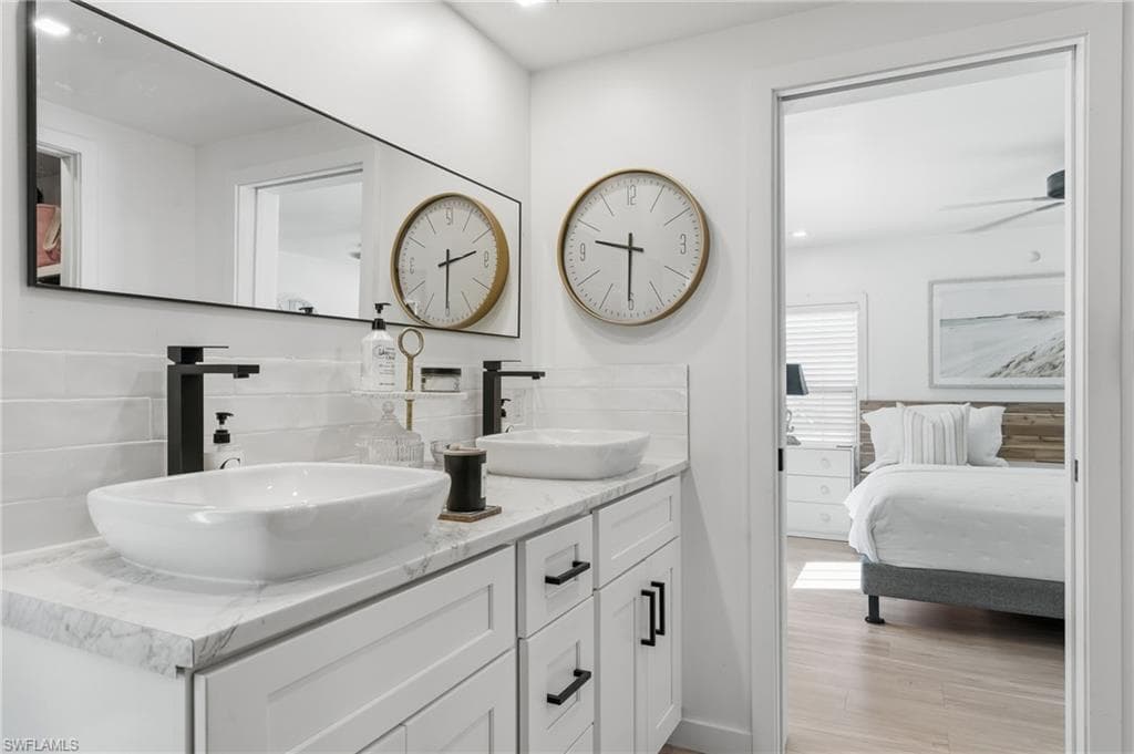 Primary bedroom en-suite