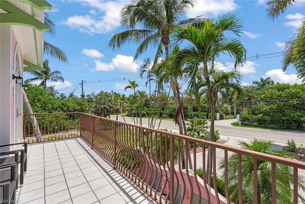 16785 Captiva DR photo 32 of 48
