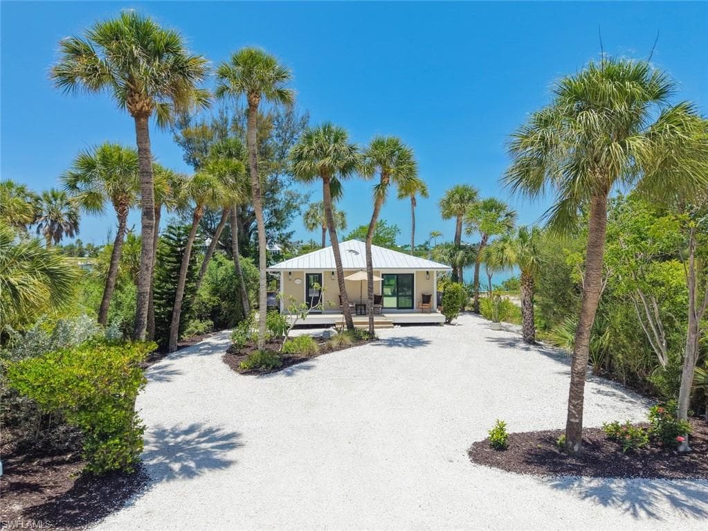 2539 Coconut DR photo 1 of 31
