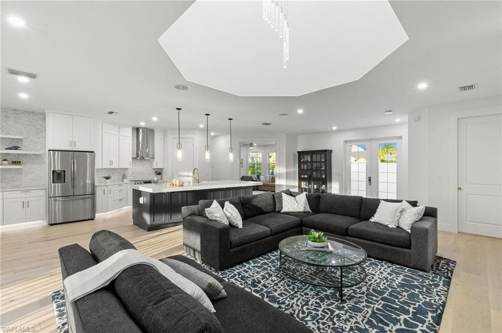 1794 Holiday LN photo 5 of 45