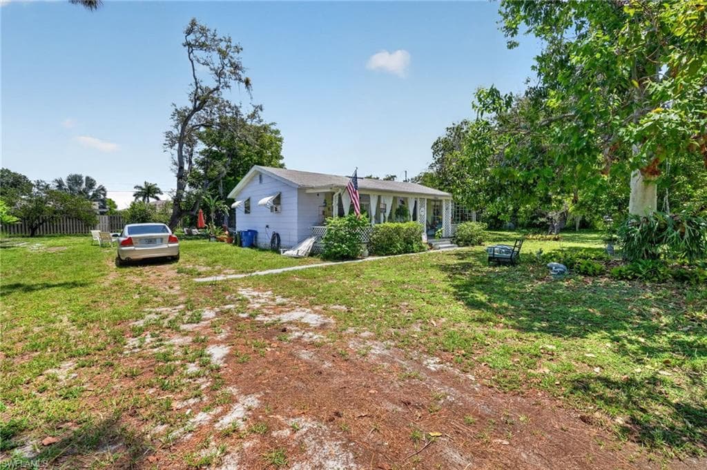 9044 Somerset LN photo 5 of 44