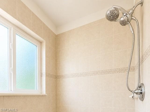 9575 Roundstone CIR photo 32 of 40