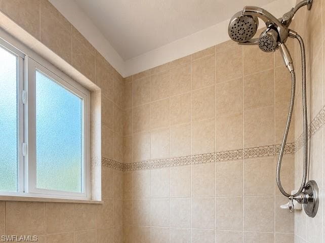9575 Roundstone CIR photo 33 of 40