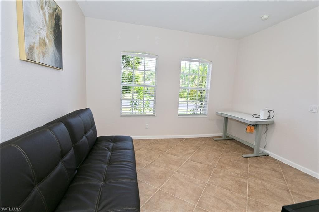 15578 Vallecas LN photo 4 of 31