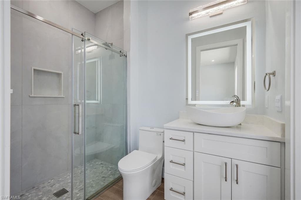 15301 Acorn CIR photo 24 of 40
