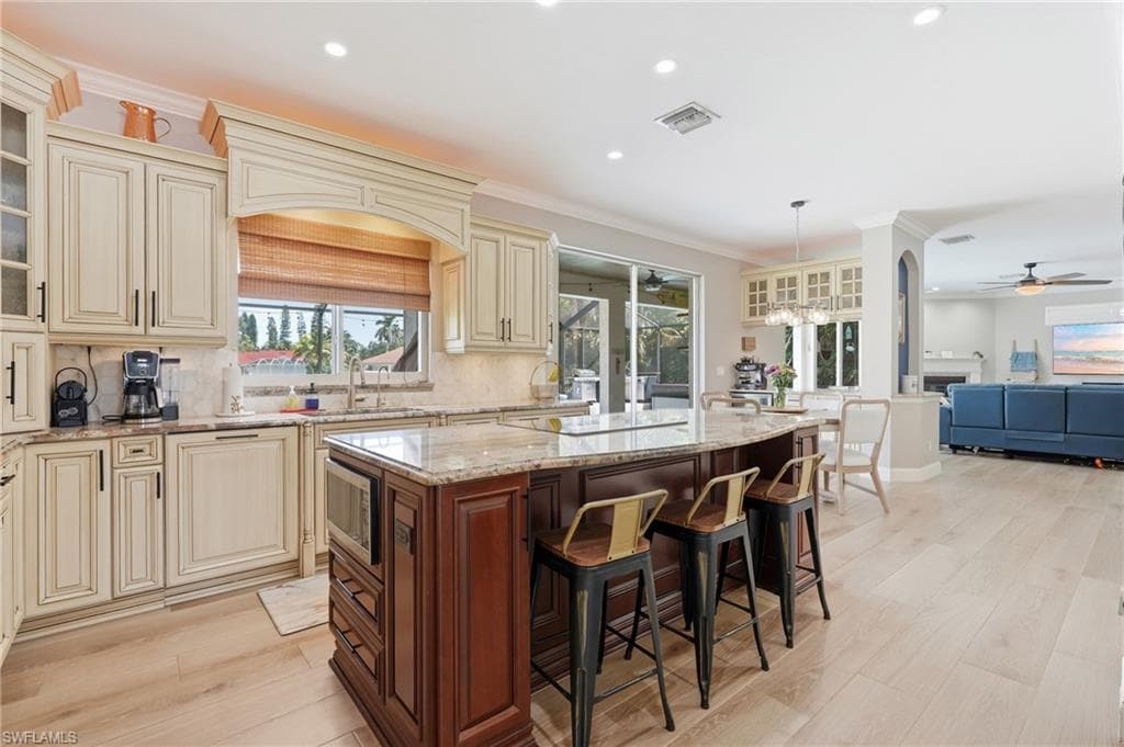 308 Wentworth CT photo 12 of 41