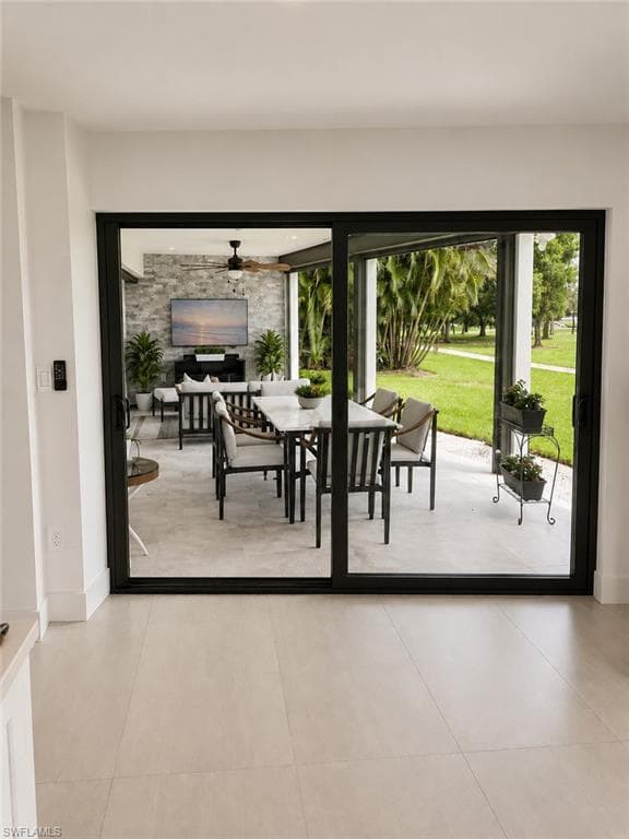 Dining - Sliders to Lanai