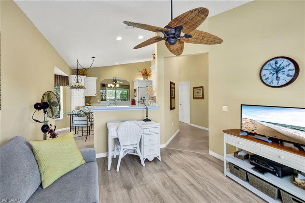 20101 Seagrove ST 705 photo 13 of 35