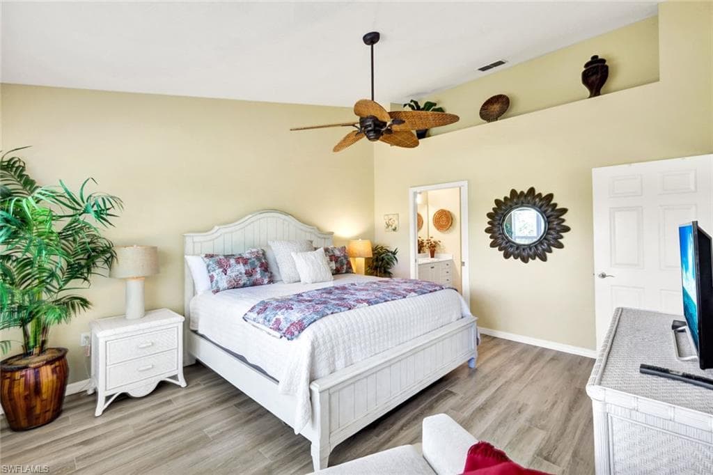 20101 Seagrove ST 705 photo 16 of 35