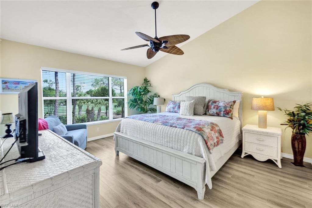 20101 Seagrove ST 705 photo 15 of 35