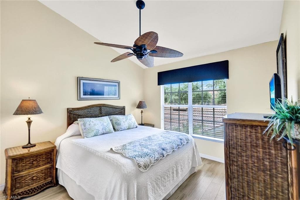 20101 Seagrove ST 705 photo 19 of 35