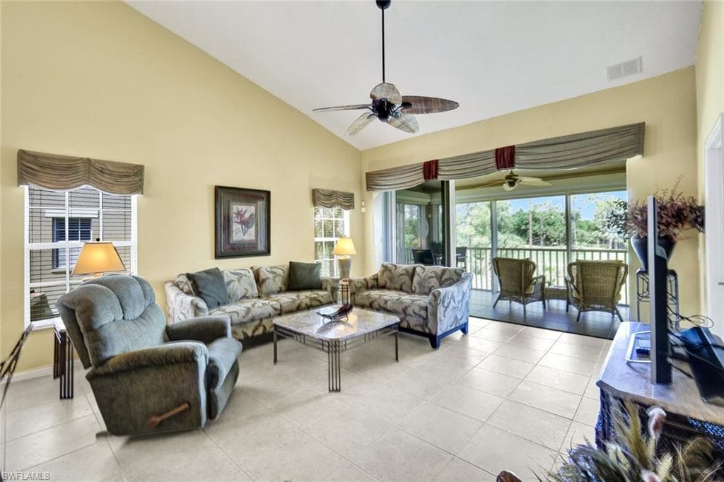 20101 Seagrove ST 705 photo 4 of 35