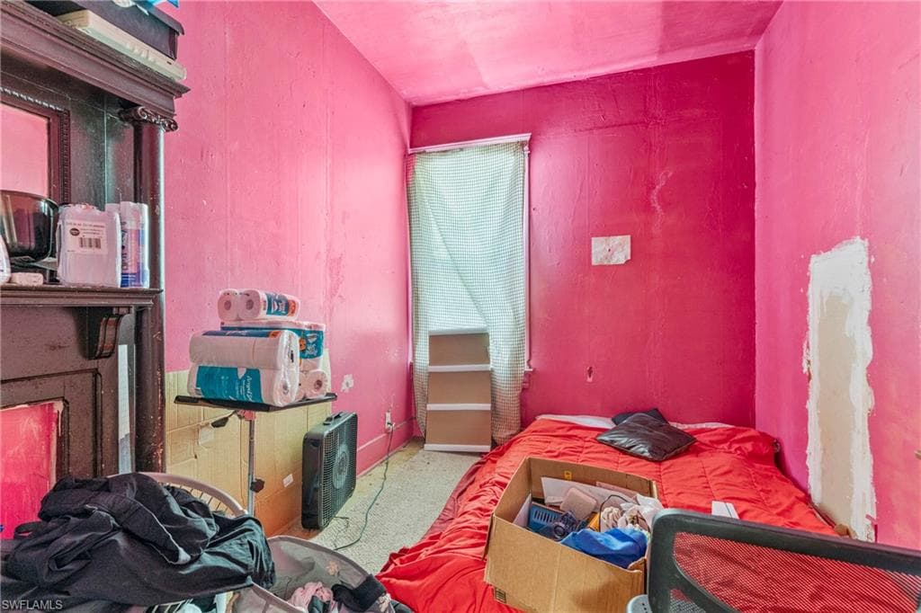 Room with bright pink wall finishes