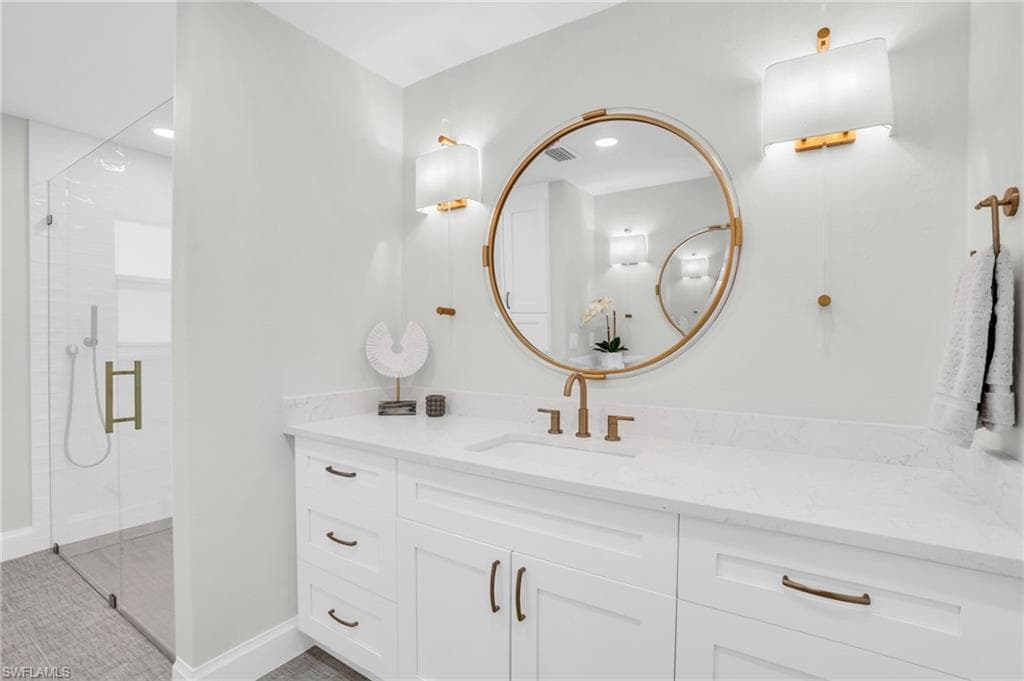 Guest Bathroom, just like a model home.