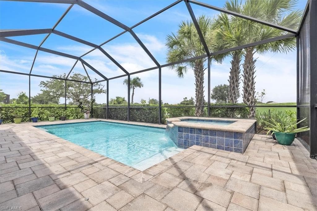 Heated saltwater pool/spa