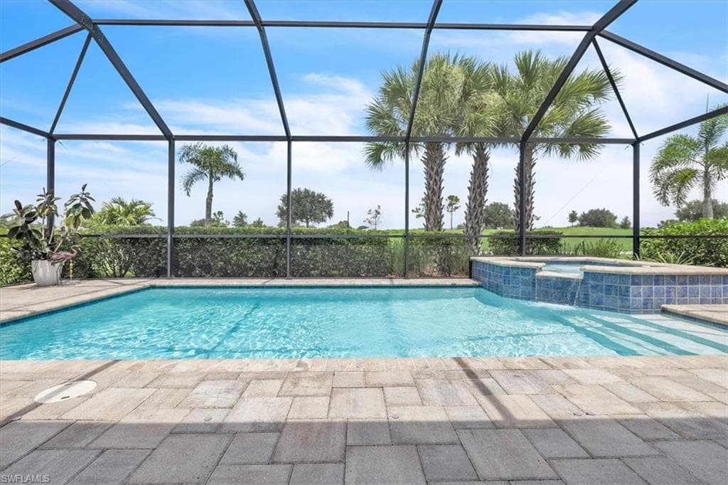 Heated saltwater pool/spa