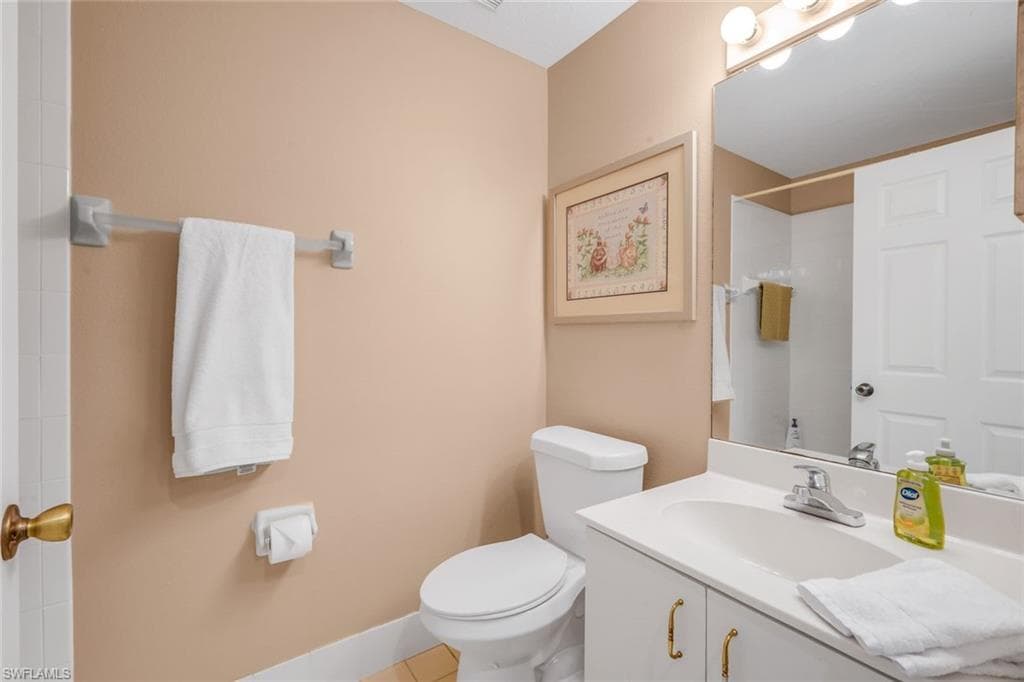 6384 Huntington Lakes CIR 103 photo 18 of 35