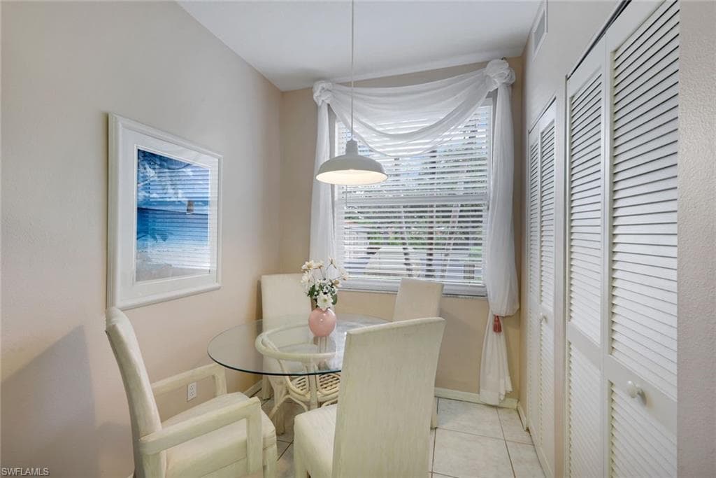 6384 Huntington Lakes CIR 103 photo 11 of 35