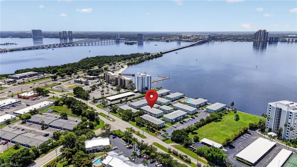Building pointer with view if the Caloosahatchee River and Fort Myers bridge