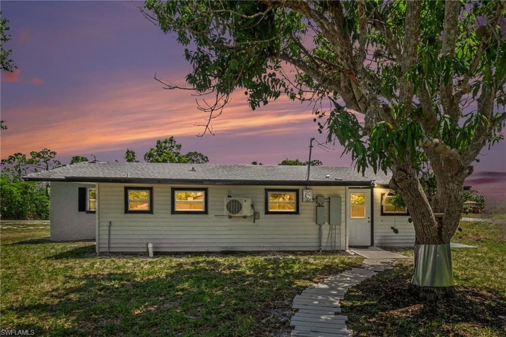 Back of 3728 Gasparilla St
